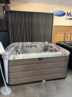 Beautiful Spa – Delivery & Setup Available
