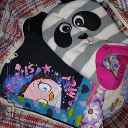 LOT OF YÒUNG GIRLS CLOTHES, HATS, BOOTS
