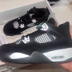 Brand New Jordan 4 White Thunder Retro Size 6Y