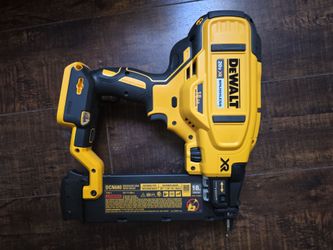 DEWALT 20V MAX XR Lithium-Ion Electric Cordless 18-Gauge Brad Nailer