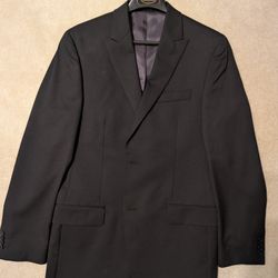 APT.9 Suit Coat 100% Wool Used Twice

I do not see a size but I'm 6' 195. I would guess 44R
Made in Indonesia