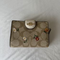 Coach Corner Zip Wallet 