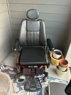 Quickie pulse 6 electric medical wheelchair