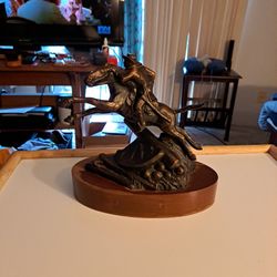 Statue Civil War Jumping Over Broken Cannon I Believe It's Bronze Solid On Top And The Mount Is Not Solid I Don't Know Much About It