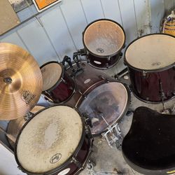 Pearl Full Drum Set 800 Or Best Offer