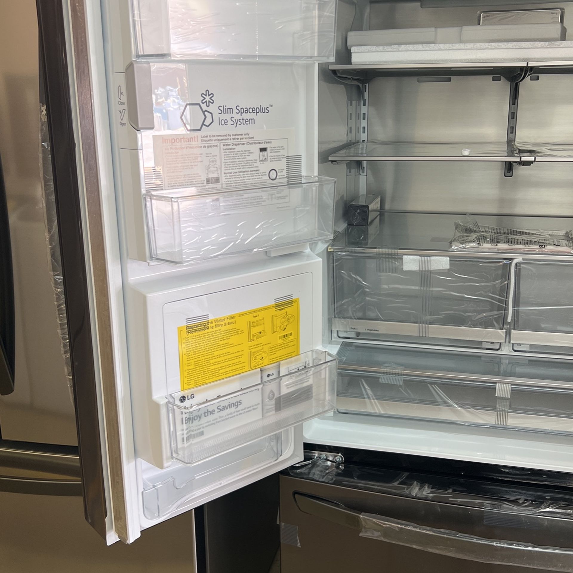 LG InstaView Refrigerator With Craft Ice™ 