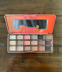 Too Faced “Sweet Peach” eyeshadow palette
