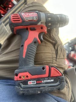 Milwaukee Drill Whit Battery 
