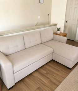L shaped couch w/pull out ottoman and storage