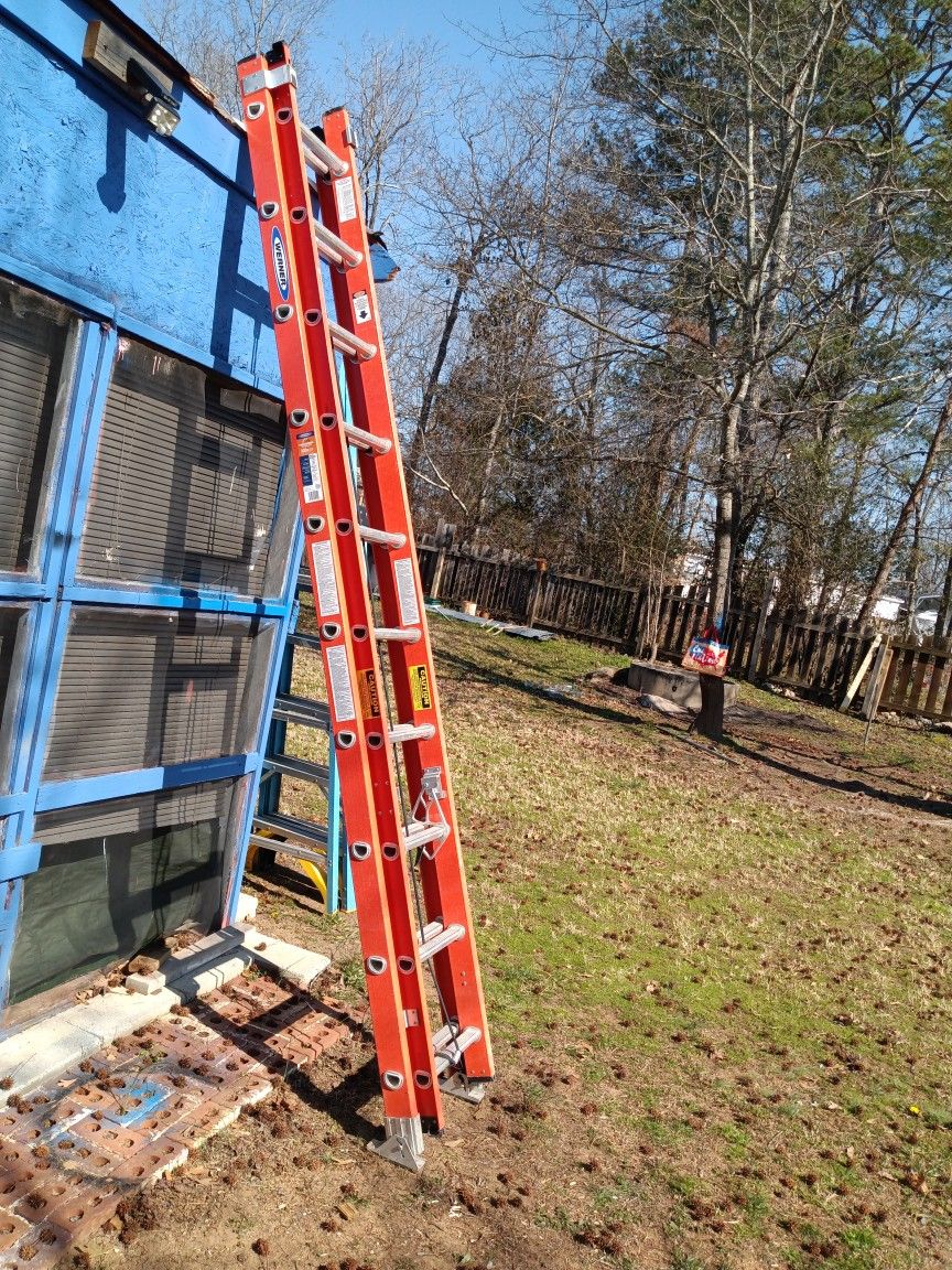 Werner 20 Ft 300 Lbs Type IA Extension Fiberglass Ladder