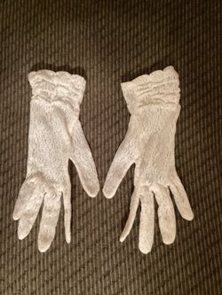 Kids White Lace Gloves