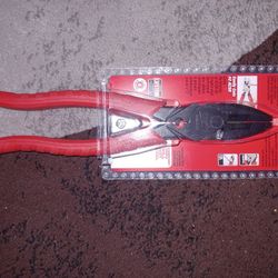 New Milwaukee Lineman'sPliers Eith Crimper 