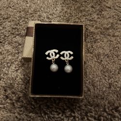 Double C Earrings 