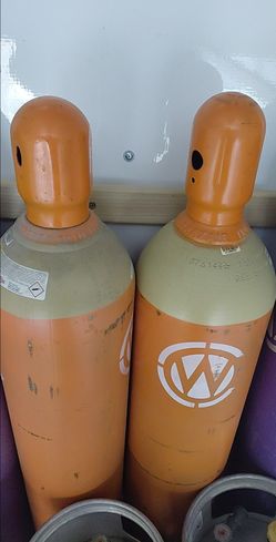Oxy/accetalyn tanks for cutting torches