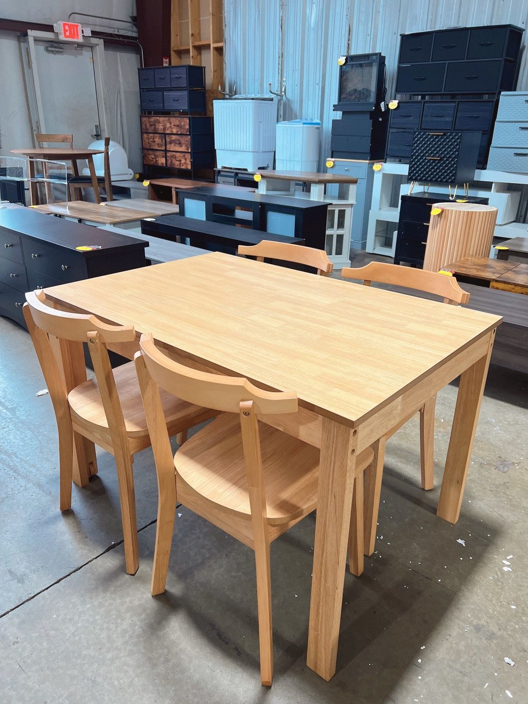 Brand new 🔥New in box 🔥 Farmhouse 5-Piece Dining Table Set with 4 Chairs, 47.3-65" Extendable Kitchen Table with 17.7" Pull-Out Side Table for