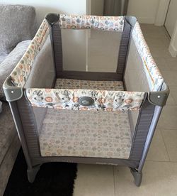 Selling play pen. $20 or best offer