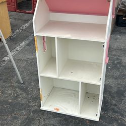 Kids dollhouse no furniture