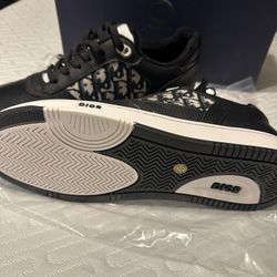 DESIGNER SHOES (READ THE DESCRIPTION)