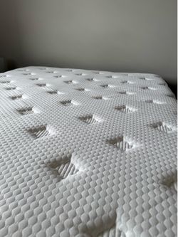 Bed and mattress, selling together.