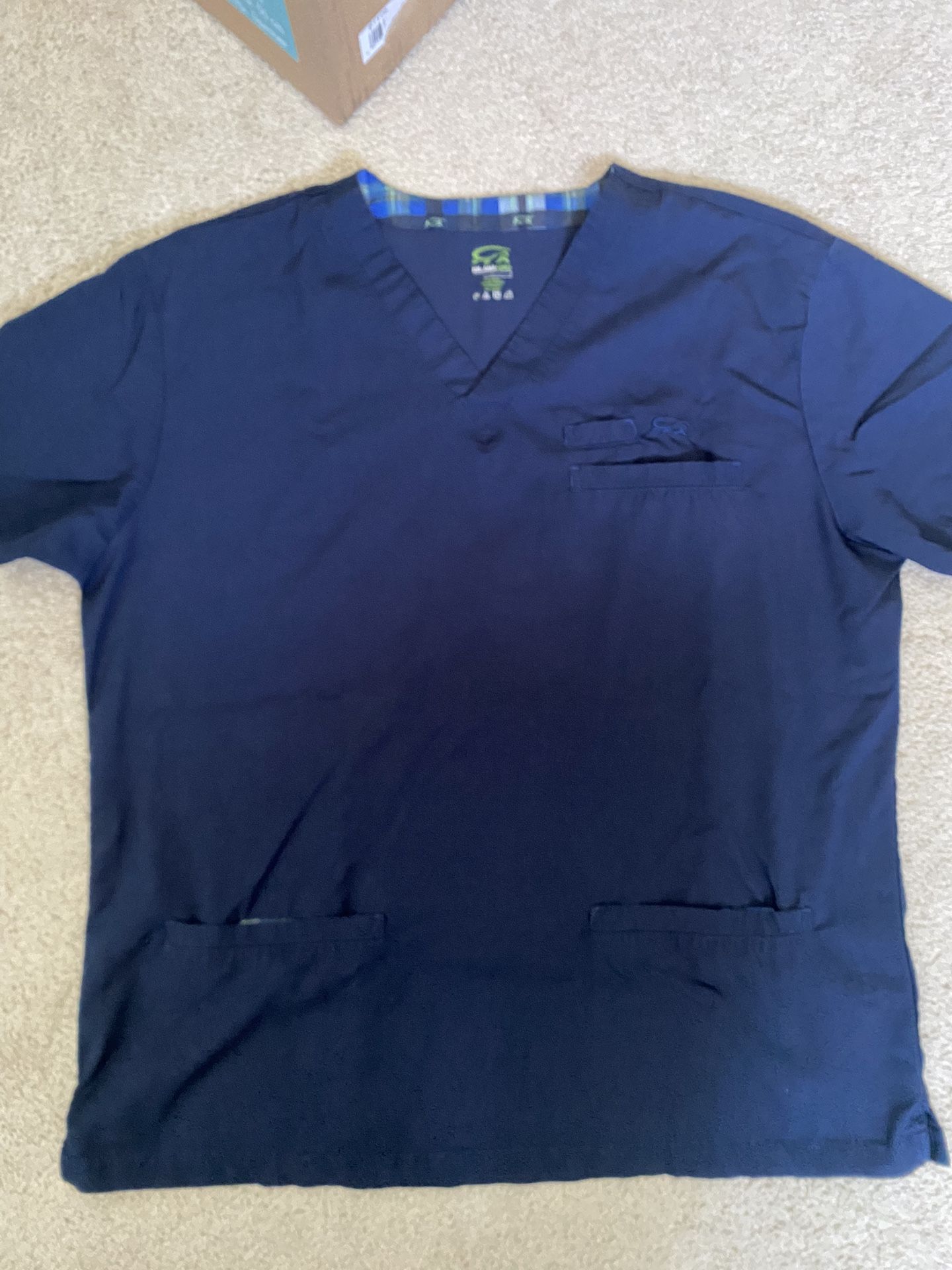 IguanaMed Men’s Scrubs Pair Top Size Large, Bottom Medium Navy Blue
