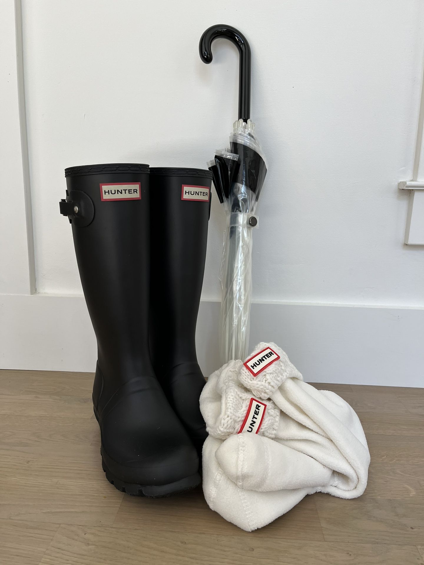 Size 6 Hunter Rain boots, Liners And Umbrella 