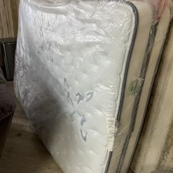 Beautyrest Queen Mattress With Springs Box Springs And Frame