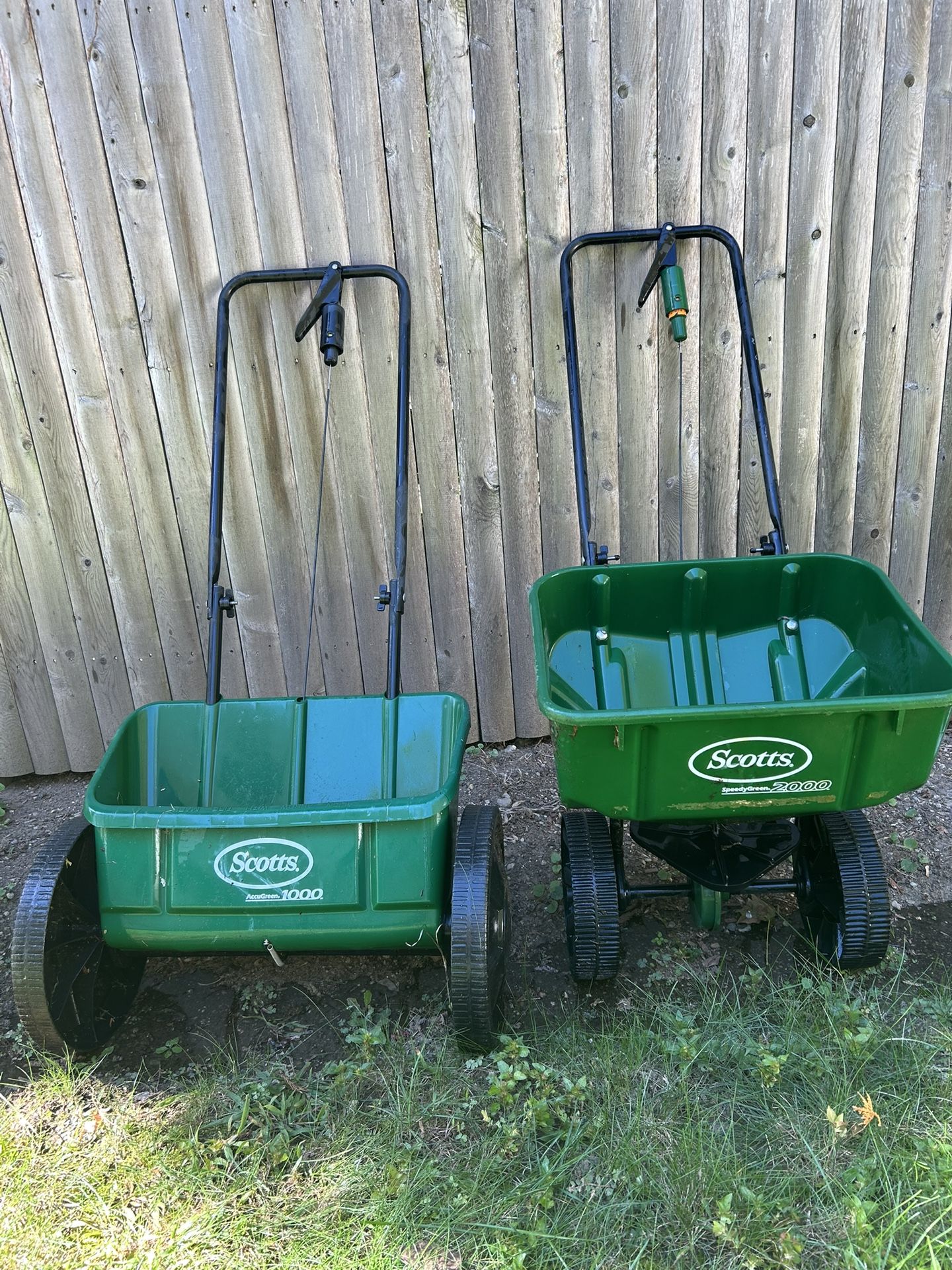 (2) SCOTT SEED SPREADERS $20 & 30