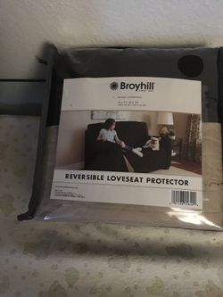 Broyhill Roversible Love.  (NEW  ) ( 75”X78” ) 