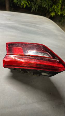 Be Tiguan right decklid tail light