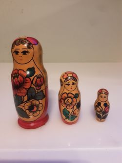 3 pcs vintage Russian matryushka nesting dolls
