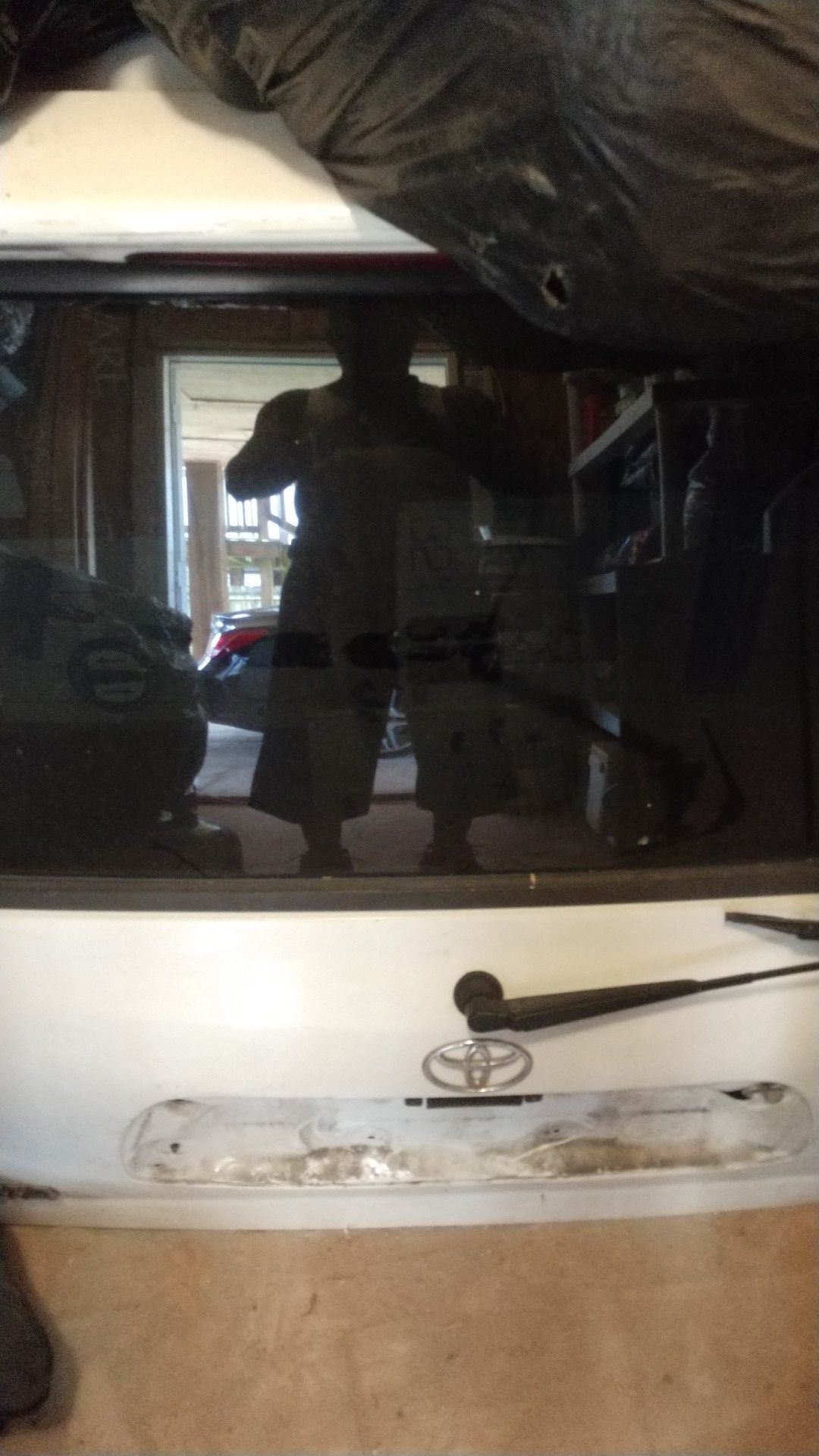 Toyota sequoia back door used in good condition