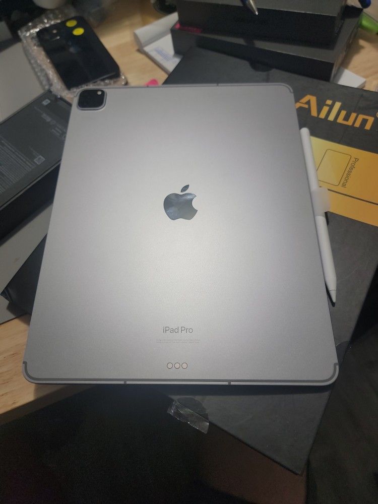 iPad Pro 6th Gen 12.9 256gb wifi cellular