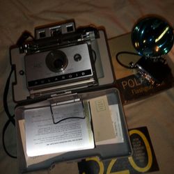Camera (Polaroid)