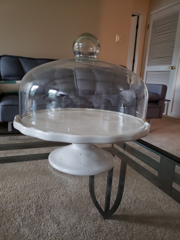 Cake stand with glass dome
