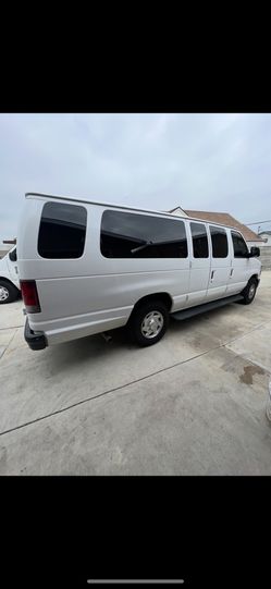 2010 Ford E-350