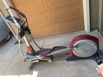 Free motion XTE Elliptical trainer