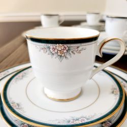 Noritake Porcelain China Set (20p)