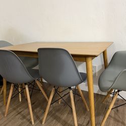 Table With Chairs 