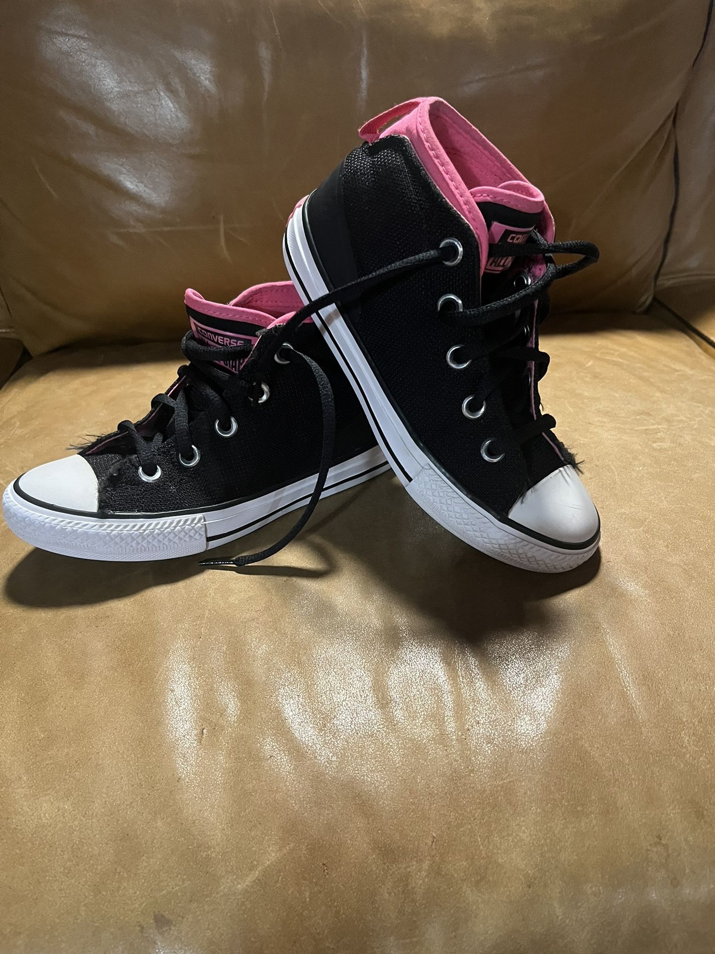 Junior Black/pink converse All Star high tops Sz Youth1