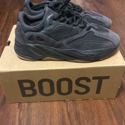 YEEZY BOOST 700