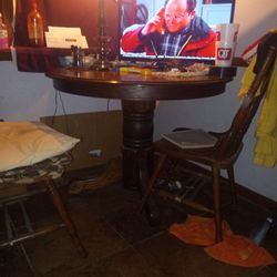 32 Inch Vizio Tv And Wood Table 3 Chairs Negotiable