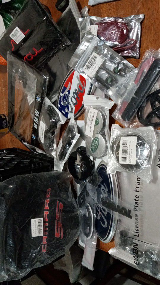 Lot Of Car Emblems Like Ford,Mercedes-Benz, Cadillac,land Rover 