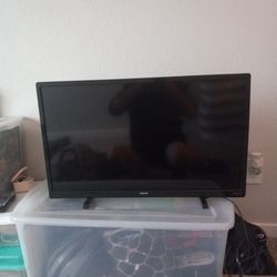 32 " PHIlLIPS ROKU TV FlATSCREEN