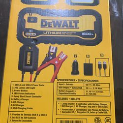 DEWALT 1600 Peak Amp Lithium Jump Starter with USB Power Bank