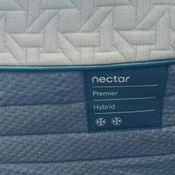 Perfect Condition, Nectar Premier Hybrid California King, Like new!