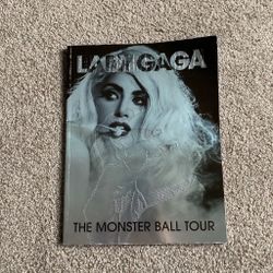 LADY GAGA THE MONTER BALL TOUR BOOK
