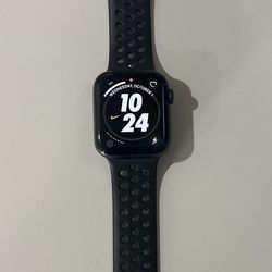 Apple Watch Nike Series 5 44mm Aluminum Case