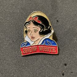 Waffle Back Snow White Disney Pin