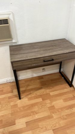 Durable Desk – Great for Small Rooms