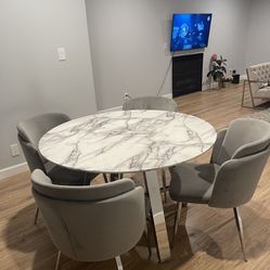Dining Table + Chairs 